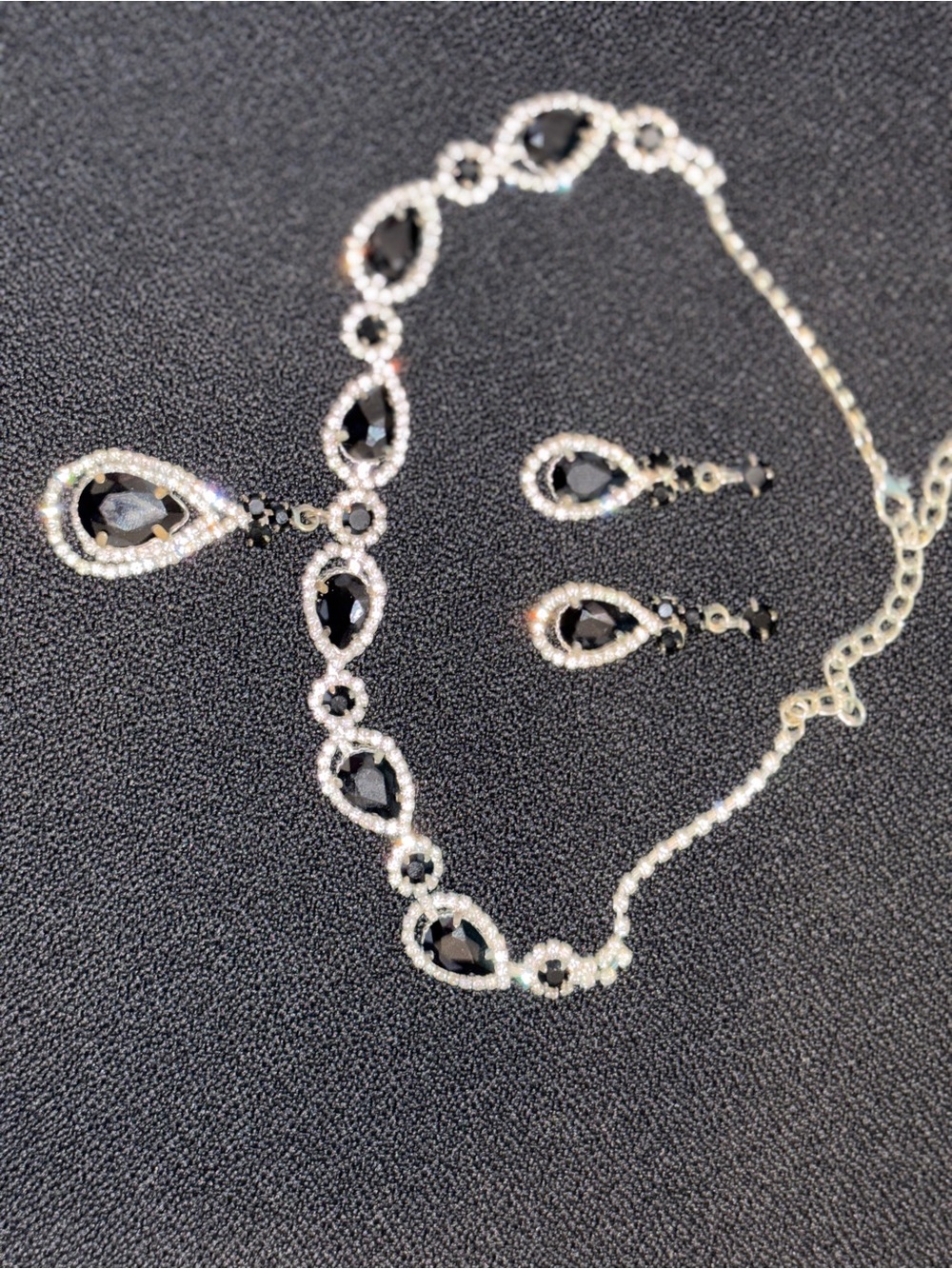 Elegant Black Teardrop Crystal Necklace and Earrings Set - Picture 12 of 13